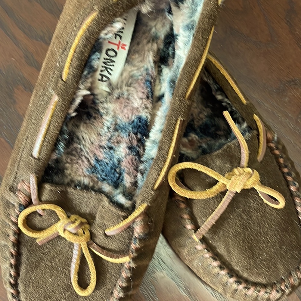 Boy’s Minnetonka slippers.